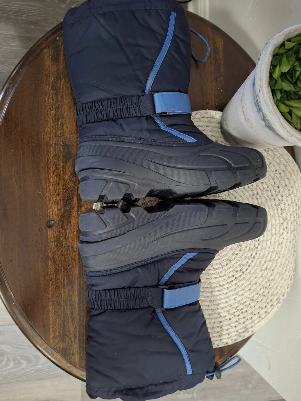 Sorel Navy and Light Blue Kids' Winter Snow Boots Size 5.